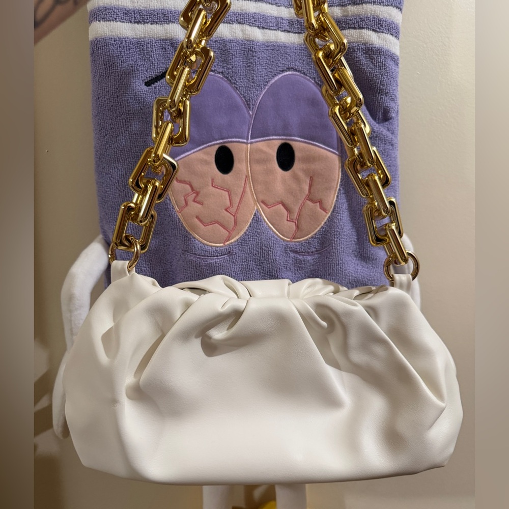 Femni London Elegant White Leather Bag with Gold Chain